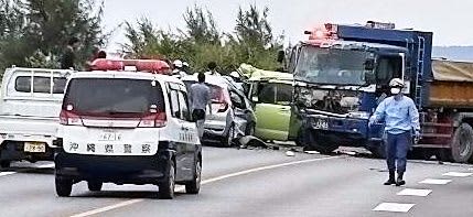 沖縄・大宜味村、国道58号で軽乗用車とダンプカー正面衝突　高校生2人が重体【地図あり】