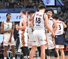 琉球ゴールデンキングス、3年連続の決勝進出　天皇杯準決勝、三遠に80―67　決勝はアルバルク東京と対戦