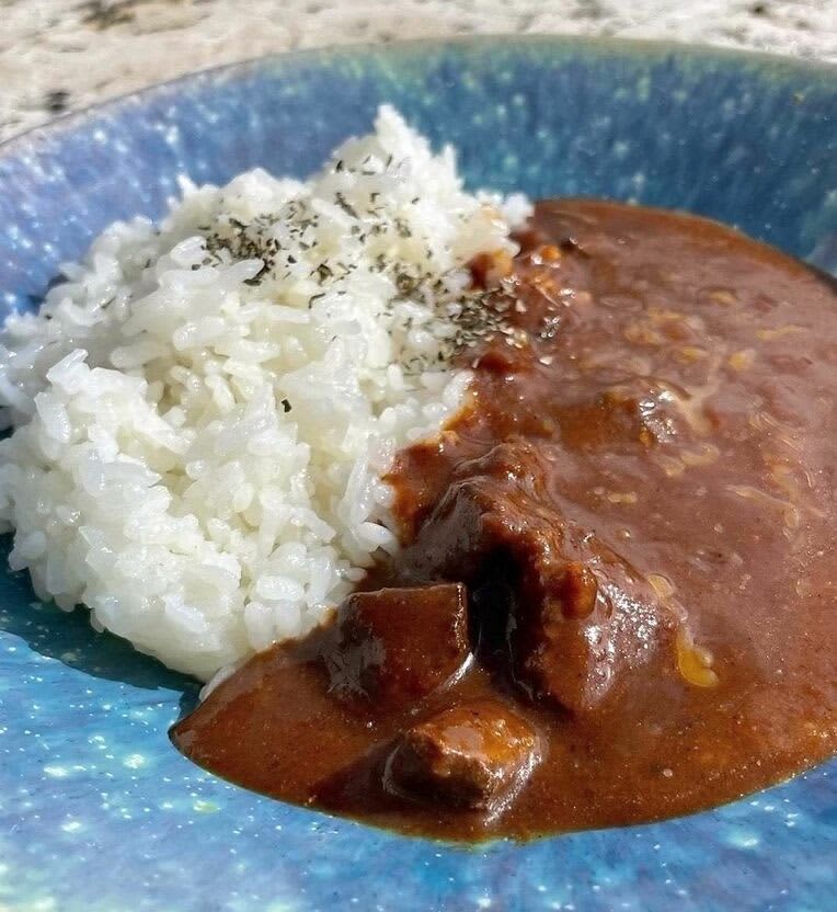 【伊平屋 観光・物産フェア】島の牛肉使ったレトルトカレー初出品　沖縄タイムスふるさと元気応援企画　2月7～9日に開催