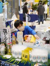 伊平屋の逸品ずらり　「伊平屋　観光・物産フェア」民謡ショーやエイサーも　タイムスビルできょう7日から開催