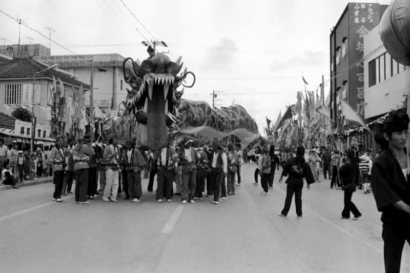 ［ぶらり　おきなわ'70s］イベントの一場面？　撮影場所は不明