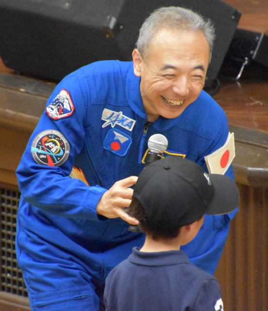 宇宙飛行士・古川聡氏、東大で“地球帰還”報告　子どもたちの質問に驚き「すごいパワーで元気をいただきました」