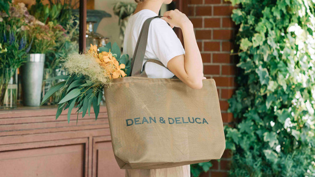 DEAN & DELUCA「メッシュトート」発売　こんがり小麦色「ゴールド」で2サイズ展開