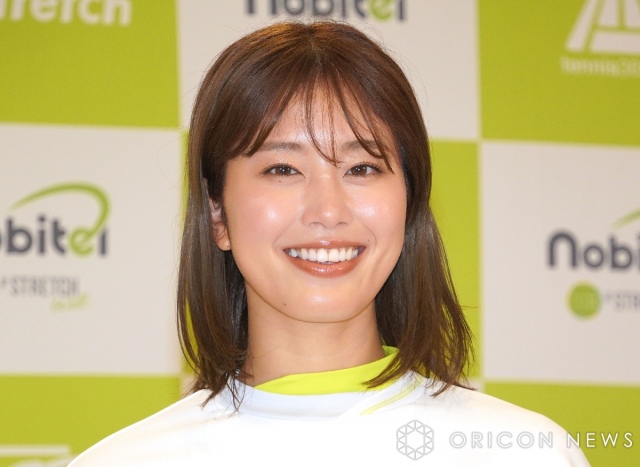 稲村亜美、ミニスカで“太もも美脚”あらわ「たまらん」「アミちゃんの美脚は宇宙一」