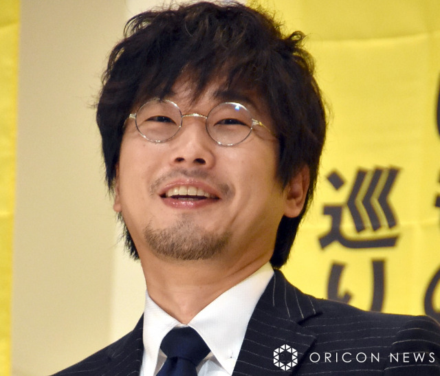 山崎樹範、妻・吉井怜と“恋人つなぎ”で2ショット　夫婦で散歩「隣に怜ちゃんがいれば良い」