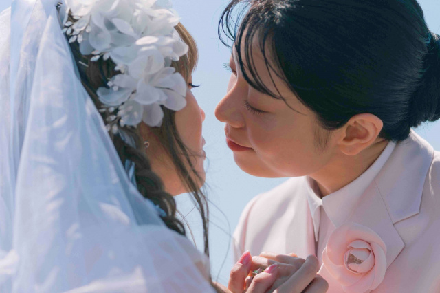 日向坂46加藤史帆、花嫁姿で森カンナにキス寸前　話題のガールズ・ラブドラマに反響「どうなってんの!?」
