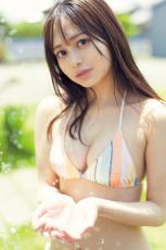 “制コレ最強美少女”蓬莱舞、水浴びから浴衣まで…夏らしい姿で魅了　『FLASH』初表紙に喜び