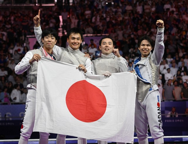 【パリ五輪】史上初！男子フルーレ団体で悲願の金メダル　日本チーム4人がコメント「いまだに夢みたいです！」