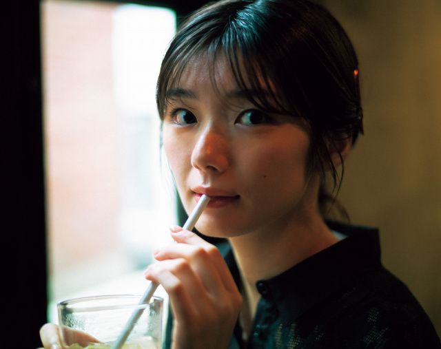 櫻坂46藤吉夏鈴『マガジン』表紙に登場　韓国デートで“彼女感”グラビア