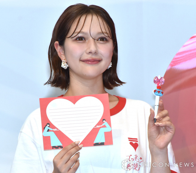 村重杏奈、26歳の今も父とチュー　反抗期を乗り越え大好きに「反抗していた娘に一生懸命、気持ちをぶつけてくれた」