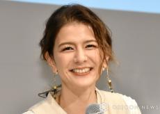 37歳・スザンヌ、美ボディ全開なビキニで“プカプカ”「まさに人魚ですね 美し過ぎる」「ドキドキ」