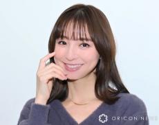 篠田麻里子、ビキニ姿で美ボディあらわ「麻里子さまの美しさがすごいことになってる」　ヴィラで開放的スタイル