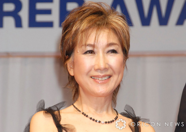 高橋真梨子、音楽家の夫と“顔出し”夫婦2ショット「結婚記念日を2人とも元気でお祝いすることができました」