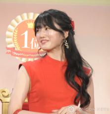 吉本新喜劇・小寺真理、33歳「かわいさ全面」鮮烈ミニスカで美脚　『総選挙』7位で座長も上回る