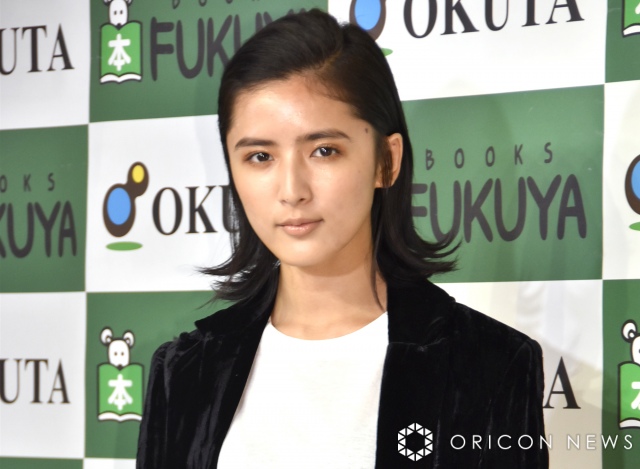 今村怜央、妻・藤井萩花さんの“肩抱き密着”2ショット「絵になりすぎる夫婦」「カッコ良すぎて悶えてしまう」