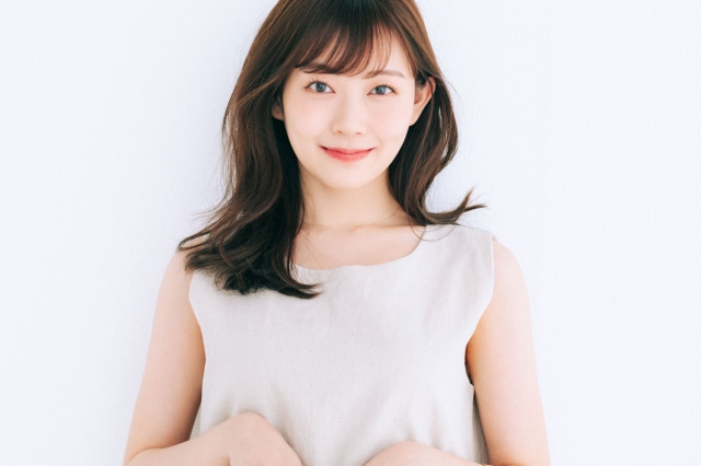 渡辺美優紀、美谷間のぞく“穴あき”コーデ「えちかわいい」「目のやり場に困る」「反則ですよ」