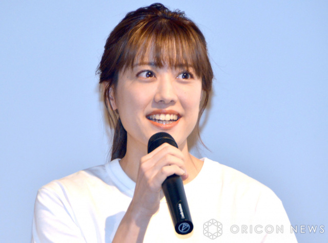 福田沙紀、寝起きの“スッピン”に驚きの声「寝起きからこの輝き!?」「メガネかけるんですね!?かわいいです……!!」