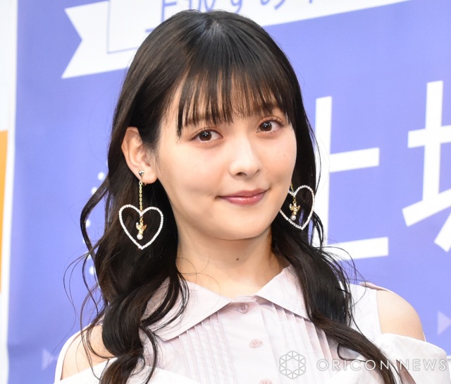 上坂すみれ、ミニスカ美脚ショット披露「美脚で美人」「美しすぎて疲れが吹っ飛びます」