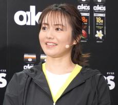 磯山さやか、透明感あふれる赤ビキニに称賛の声「いつまでも変わらず可愛らしい」「すごく綺麗!!」