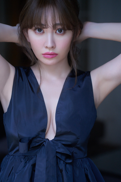 小嶋陽菜、約10年ぶりの“ラスト”写真集発売「ランジェリーまで、いろいろな姿をお見せしています」