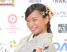 三船美佳、こんがり小麦肌＆母が着付けた和装　あえて「三船敏郎です」と自己紹介→意図説明