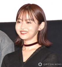 伊藤万理華、胸元ざっくり＆ふわふわスカート　風変わりなポイント問われ「気づいたらクッションが増える」