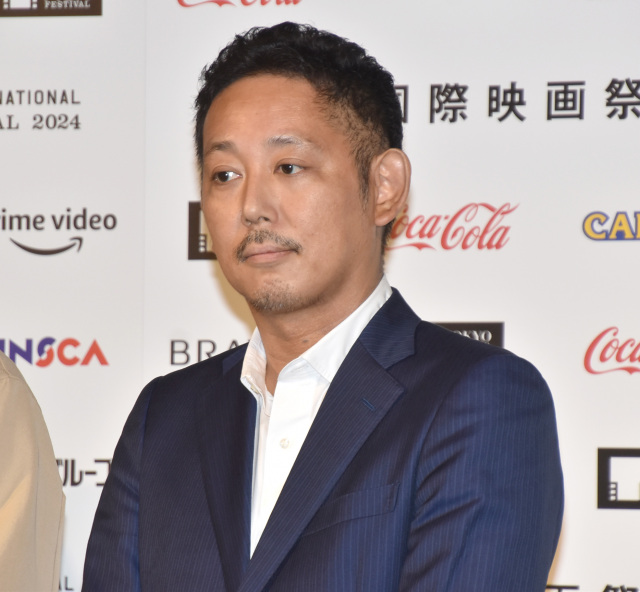 入江悠監督、スーツ姿で『東京国際映画祭』会見に　“とがってた”『サイタマノラッパー』時代に照れ「ジャージで登壇したことがあった」