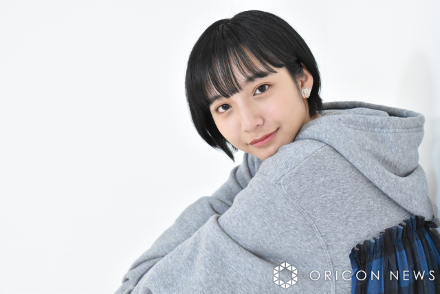 山之内すず、“手作り”カーディガン姿に反響「え？すご！お洒落ブランド物かと」「天才??????」