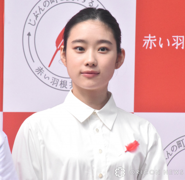 『光る君へ』藤原妍子役・倉沢杏菜、赤い羽根イベントで笑顔　同年代の活動に感激「すごくステキ」