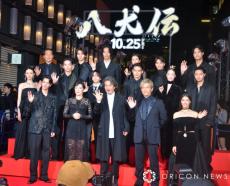 映画『八犬伝』豪華キャストが日本橋に集結　役所広司、内野聖陽、土屋太鳳らがブラックコーデでシックに登場