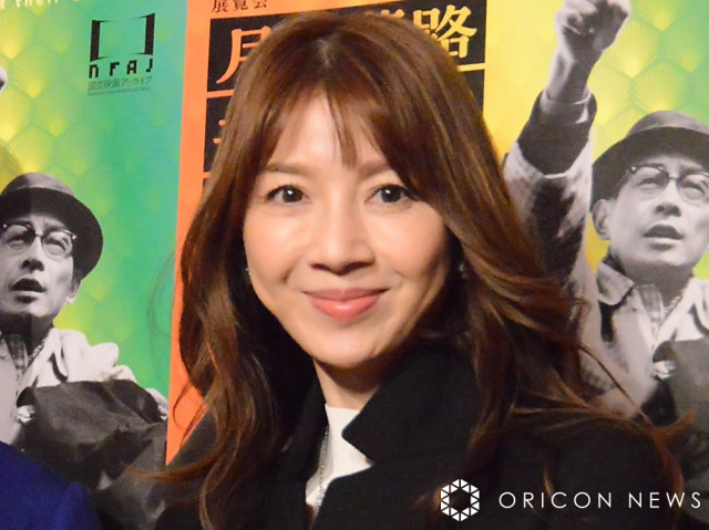 君島十和子、23歳迎えた次女＆夫と“顔出し”親子3ショット「素敵なお嬢様」「お母様にもそっくり」　誕生日に記念撮影