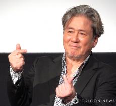 チェ・ミンシク、18年ぶり来日「本当に幸せ」　ハートポーズ連発