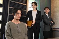 “バディ”飯豊まりえ＆影山優佳、体罰教師を襲った男の“闇”に迫る　『オクトー』第2話あらすじ