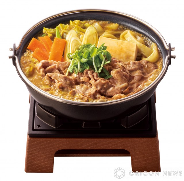 吉野家「牛丼」100円引に続き新メニュー　“タモリが原型考案”のソース→「牛カレー鍋膳」誕生【概要】