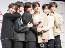 NCT WISH“くっつきショット”生披露で照れ笑い　“かなえたい願い”も発表