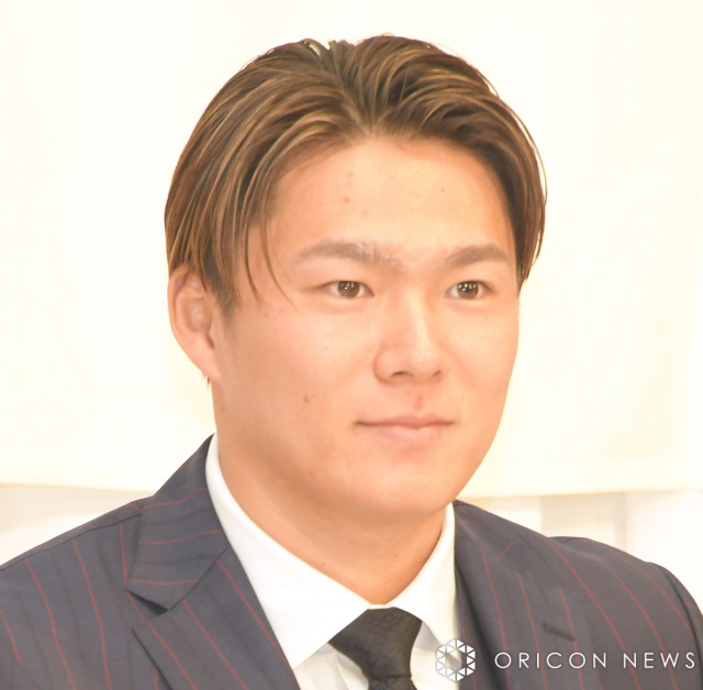 第5戦先発・山本由伸が球場入り「戦う漢の顔や」　“右手”に持っているものに注目集まる「おにぎりですか？」