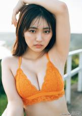 “三刀流美女”豊田ルナ、奄美大島で22歳の美しさ披露　『ヤンマガ』オトナグラビア