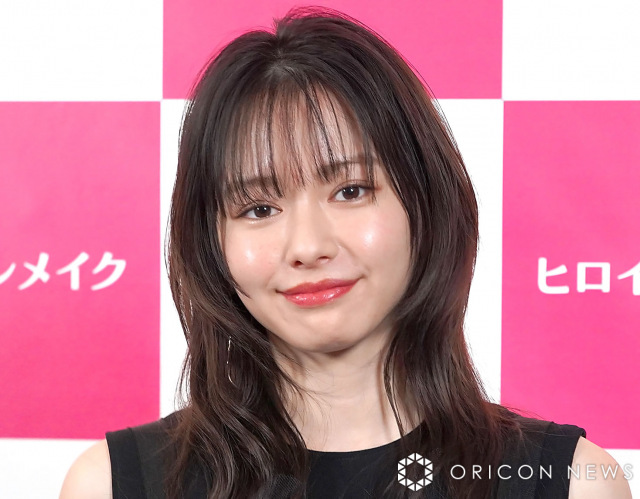 新婚・山本舞香、“120万円超え”の結婚指輪キラリな笑顔ショット　「ハリーウィンストンの指輪しててかっこよ」と話題