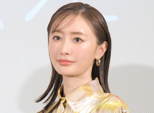 松本まりか、“美谷間”のぞく大胆美スタイル「見惚れてしまう」「なんと!!! 美、美、美」