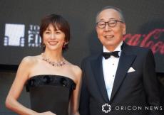 【東京国際映画祭】米倉涼子、美しいドレス姿で満開笑顔　岸部一徳がエスコート