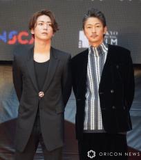 【東京国際映画祭】窪塚洋介＆亀梨和也、レッドカーペットでクールな笑顔　声援に“神対応”