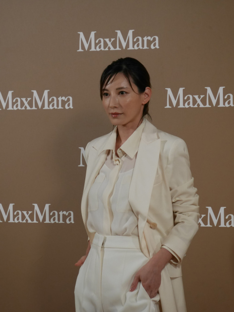 加藤あい、変わらぬ美貌を披露　8年ぶりにメディアの前に…凛とした立ち振る舞いで会場を魅了