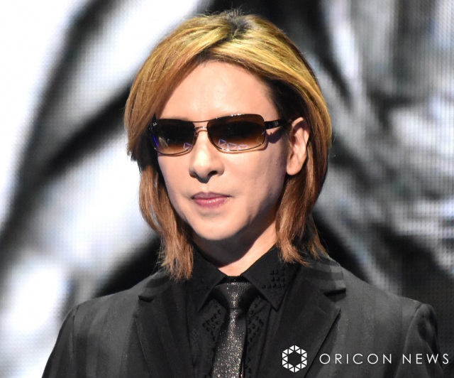 X JAPAN・YOSHIKI、HEATHさん一周忌に思い馳せる「寂しいです。安らかに眠って下さい」