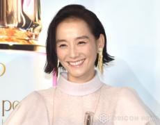 篠原ともえ、45歳の近影話題　新作衣装を着用で「センスがすてき」「洗練された女性」