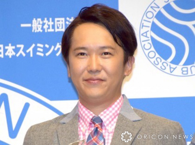 金子貴俊、高身長な15歳長男と“背比べ2ショット”　高1で176センチ超え「こんなに大きい息子さんなんですね～！」