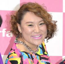 バービー、夫婦そろって金髪姿に「和装で気合い入れる元ヤン」　夫・つーたん＆娘とお宮参りへ