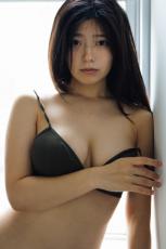 山田かな、『週プレ』で大人の色気漂わせたグラビアに挑戦