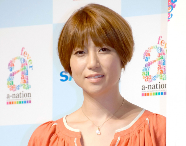 hitomi、長男“顔出し”で「10歳になりました」報告　子育ての奮闘ぶりも明かす