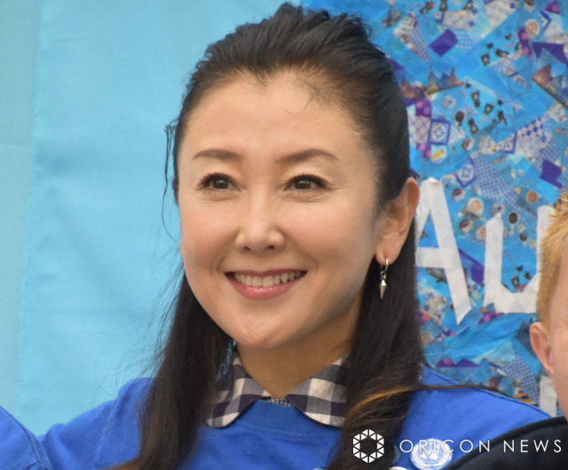 東ちづる、夫・堀川恭資氏と寄り添う“夫婦ショット”　貴重写真添え「今年も一緒にいられることに感謝」