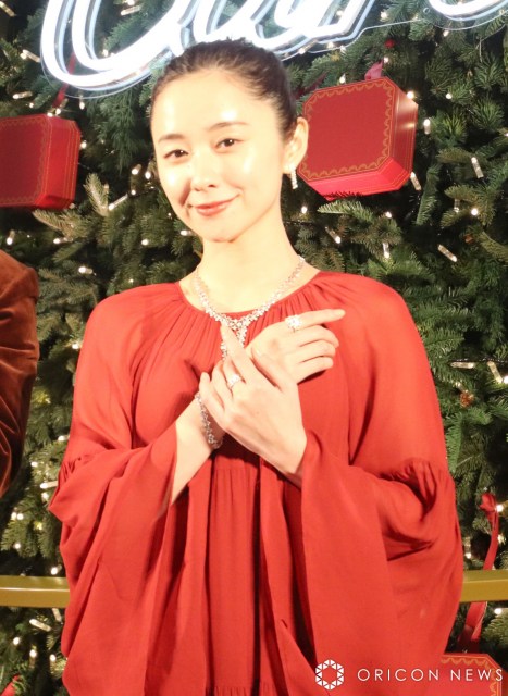 堀田真由、総額9500万円のジュエリーできらびやかに　クリスマスの予定は「酔い気分でイルミネーションを」